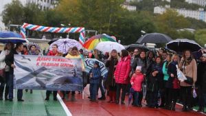 Families Welcome Nevskiy Home for First Time (photo: Pressa-tof.livejournal.com)