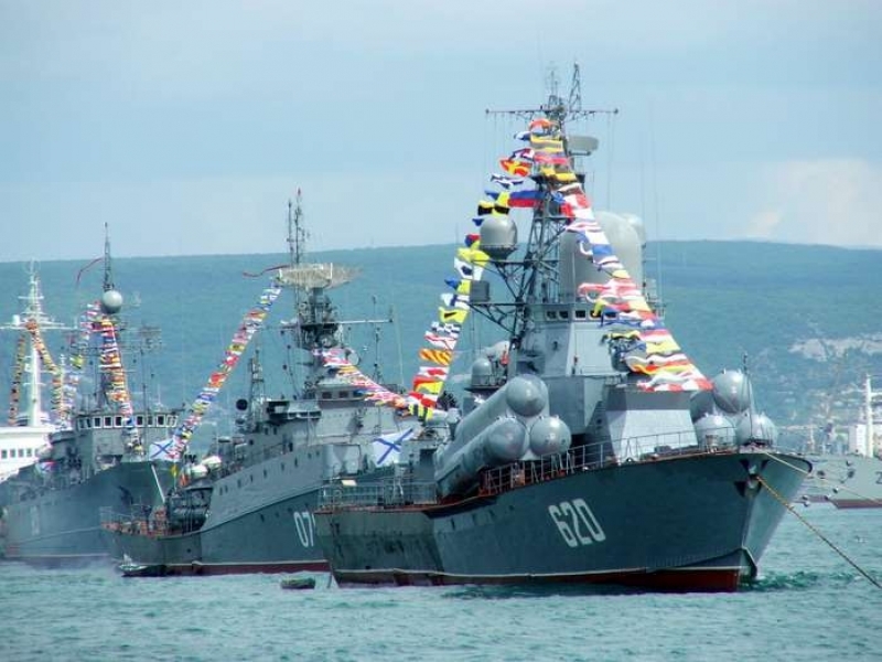 Black Sea Fleet Nanuchka III-class PGG Shtil in the Navy Day Parade