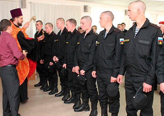 Russian Orthodox priest blesses Black Sea Fleet draftees