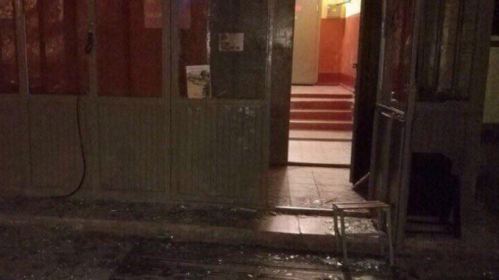 Broken glass in the barracks (photo Ura.ru)