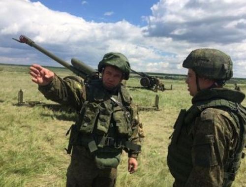 Colonel Medvedev and his acting chief of artillery