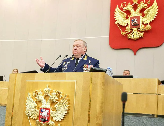 Shamanov addressing the Duma in 2018.PNG
